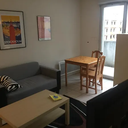 T1 Avec Terrasse Au Calme 4eme Etage Sur 4 Apartmán