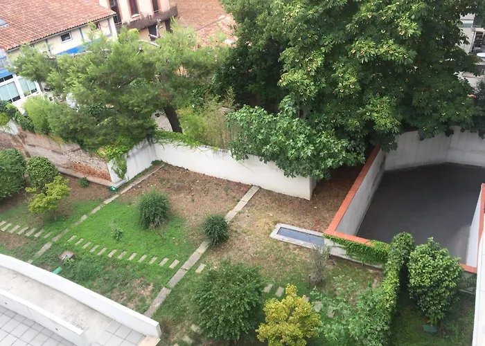 T1 Avec Terrasse Au Calme 4eme Etage Sur 4 *